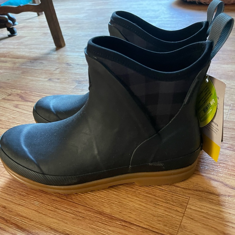 Muck boots